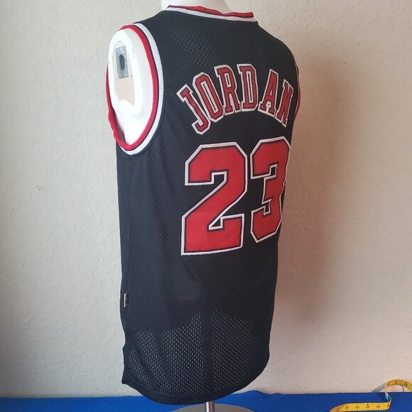 Men's Chicago Bulls Michael Jordan Mitchell & Ness Black 1997/98 Hardwood - Picture 4 of 8